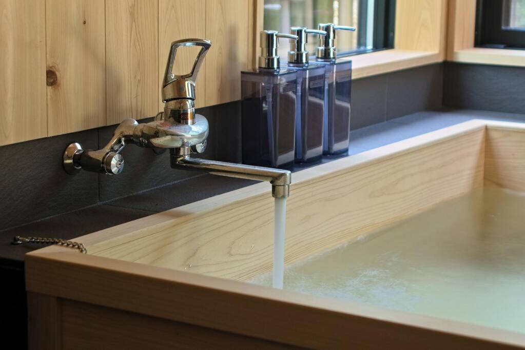 Hinoki No Ie - Cottage With Natural Hot Spring In A Cypress Bathtub Шіка Екстер'єр фото