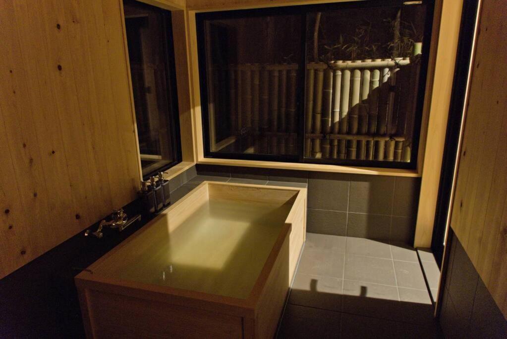 Hinoki No Ie - Cottage With Natural Hot Spring In A Cypress Bathtub Шіка Екстер'єр фото