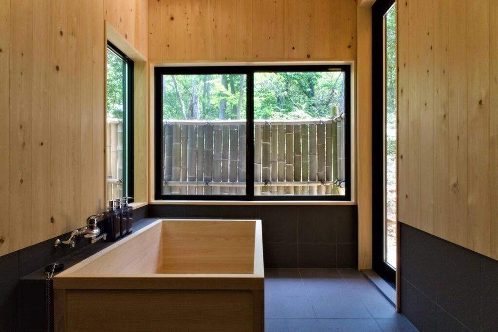 Hinoki No Ie - Cottage With Natural Hot Spring In A Cypress Bathtub Шіка Екстер'єр фото